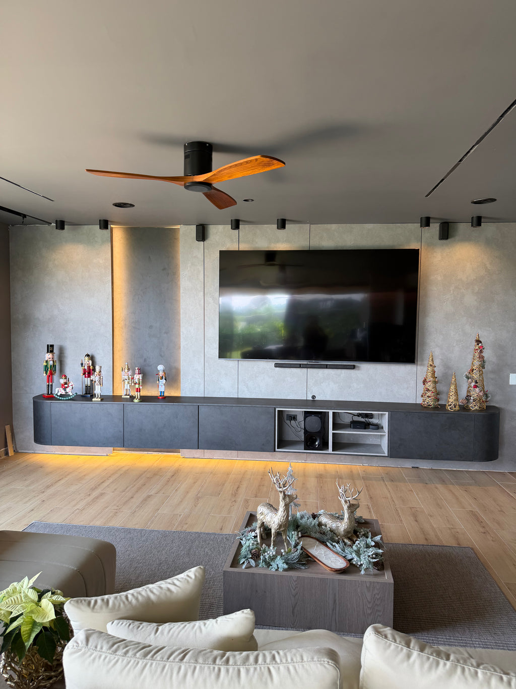 Centro de entretenimiento obelisco